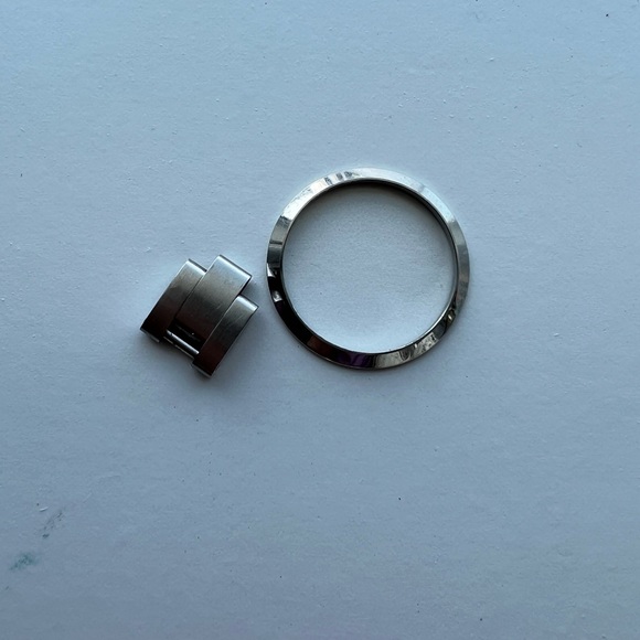 SOLD- Rolex Oyster Perpetual Silver Oyster Bracelet with Diamond Bezel 24mm 2002 - Picture 7 of 7